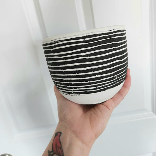Black and White round pot | Circular design planter | flower pot | abstract planter